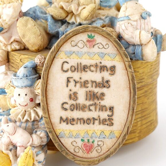 SAN FRANCISCO MUSIC BOX CO MUSICAL FIGURINE DOLLS HEART TUGS COLLECTING FRIENDS - Picture 3 of 16